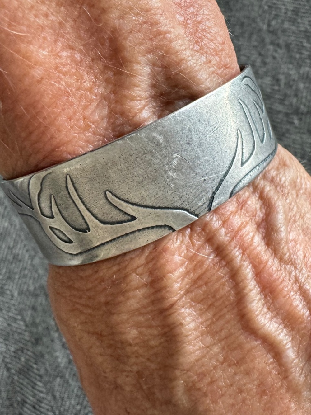 SUPER CUTE SILVER COLORING, ANTLER  BRACELET